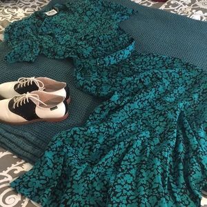 Secrets 80’s does 40’s belted dress ruffled v-neck teal floral small